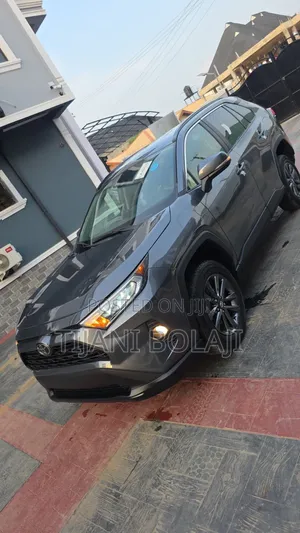 Toyota RAV4 XLE Premium 2021 Gray