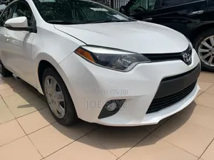 Toyota Corolla LE 4dr Sedan (1.8L 4cyl CVT) 2015 White