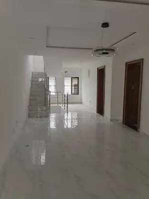 2bdrm Townhouse/Terrace in Off Freedom Way, Lekki Phase 1 for sale