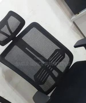 Executive Computer Chair–Stylish Black Finish for Professional Spaces.