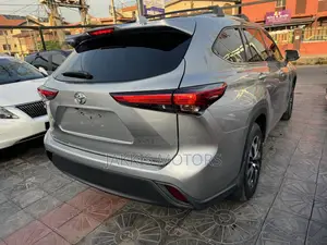 Toyota Highlander 2022 Gray
