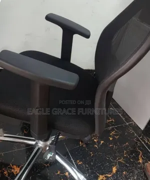 Executive Office Chair – Breathable Design,Smooth Swivel Movement