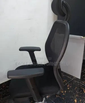 Luxury Office Swivel Chair – Adjustable Height, Reclining Back, Lumbar