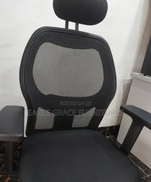 Premium Swivel Office Chair – High Back Design, Lumbar Support,