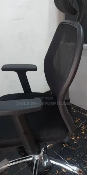 Reclining Executive Chair With Strong Lumbar Support and Smooth Rollin