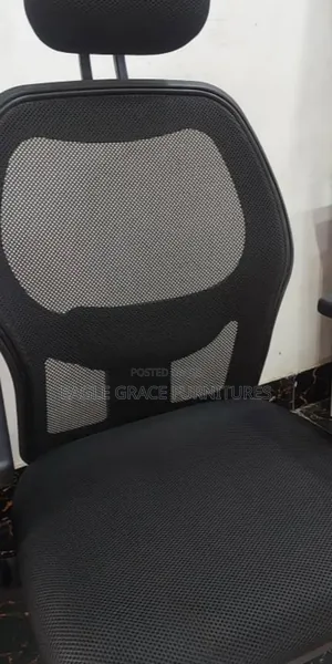 Ergonomic Swivel Chair Perfect for Meetings, Workstations, and Home