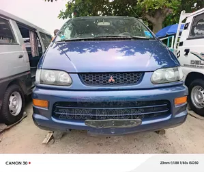 Mitsubishi Space Gear 2002 Blue