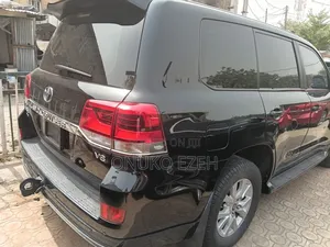 Toyota Land Cruiser 4.0 V6 GXR 2021 Black