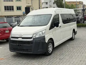 Toyota HiAce 2021 White