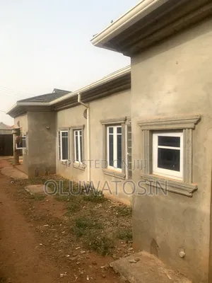 3bdrm Block of Flats in Akala Express for sale