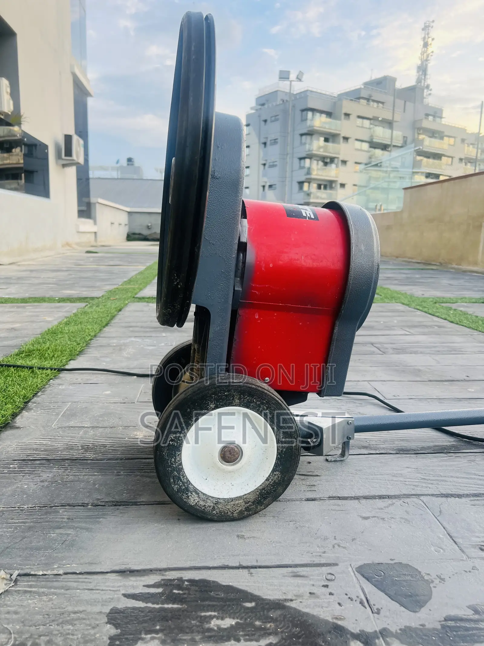 Scrubber Machine With Operator