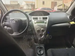 Toyota Yaris 1.5 Automatic 2009 Gray