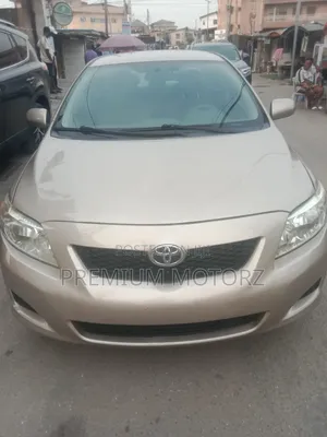 Toyota Corolla LE 4dr Sedan (1.8L 4cyl 4A) 2010 Gold