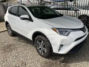 Toyota RAV4 XLE 4dr SUV AWD (2.5L 4cyl 6A) 2018 White