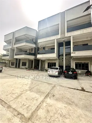 5bdrm Duplex in Utako District for sale