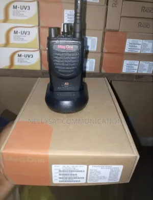 Motorola Mag One Bpr40 Portable Analog Two-Way Radio (Walkie-Talkie).