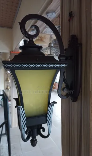 Cast Outdoor Wall Light for Gate and Piller.