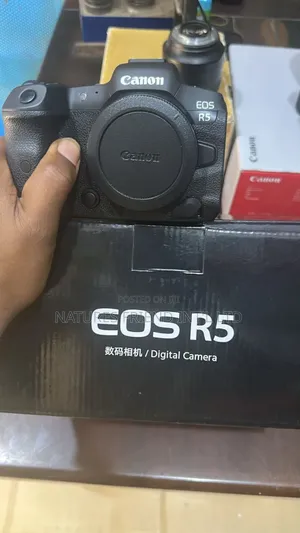 Canon Eos R5 
Body Only