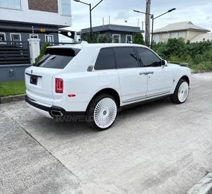 Rolls-Royce Cullinan Base 2020 White