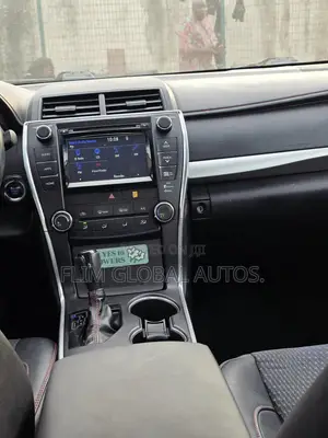 Toyota Camry SE 4dr Sedan (2.5L 4cyl 6A) 2015 Silver