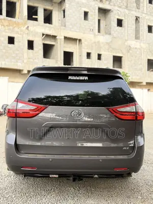 Toyota Sienna XLE 7 Passenger (3.5L 6cyl 6A) 2016 Gray