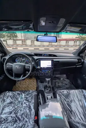 New Toyota Hilux 2025 Black