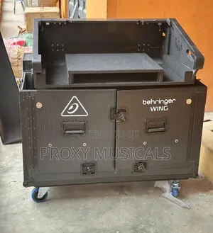Behringer Wing Flight Case With Doghouse and Wheels
