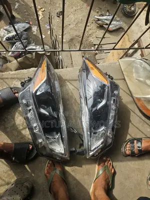 Headlight Nissan Kicks 2015