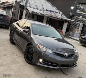 Toyota Camry XLE 4dr Sedan (2.5L 4cyl 6A) 2013