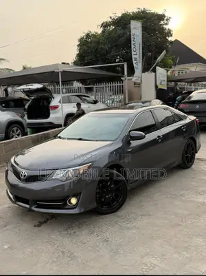 Toyota Camry XLE 4dr Sedan (2.5L 4cyl 6A) 2013