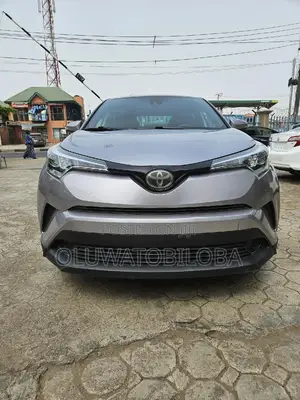 Toyota C-HR LE FWD 2019 Gold