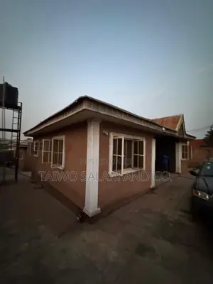 2bdrm Block of Flats in Omolayo Estate, Akala Express for sale