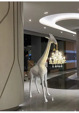 Giraffe-shaped Floor Lamp