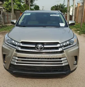 Toyota Highlander Limited Platinum 4dr SUV AWD (3.5L 6cyl 6A) 2015 Gold