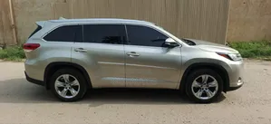 Toyota Highlander Limited Platinum 4dr SUV AWD (3.5L 6cyl 6A) 2015 Gold