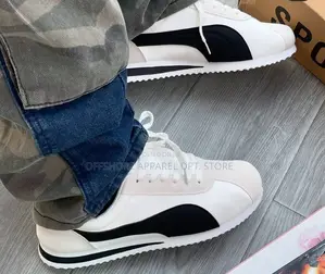 Puma Sneakers