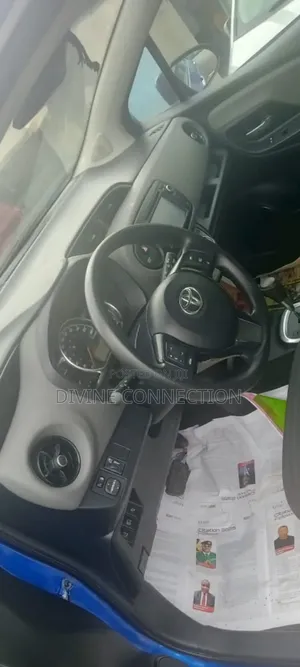 Toyota Yaris XLE Sedan 4dr 2019 Blue