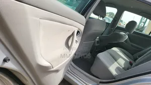 Toyota Camry LE 4dr Sedan (2.5L 4cyl 6AM) 2010 Silver