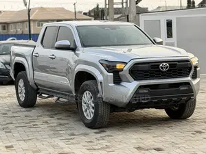 Toyota Tacoma SR5 Double Cab 5' Bed AT 2024 Silver