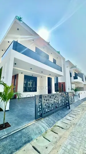 5bdrm Duplex in Chevron for sale