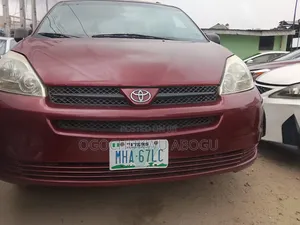 Toyota Sienna 2005 Red