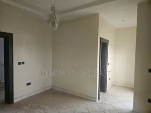4bdrm Townhouse / Terrace in Gaduwa District, Durumi for rent