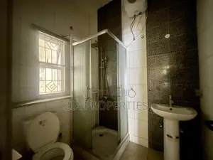 4bdrm Townhouse / Terrace in Lekki Phase 1 for rent