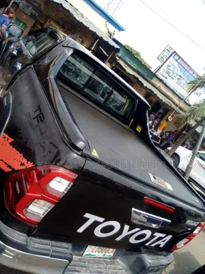 Rolling Cover and Spoiler TRD Black