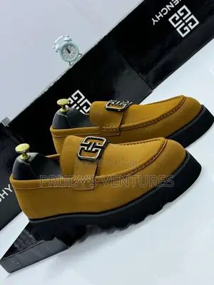 Givenchy Men’S Premium Leather With High Quality
