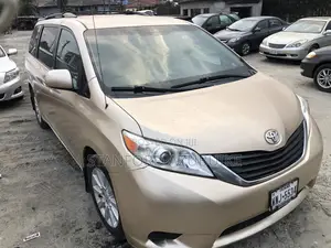 Toyota Sienna 2011 Gold