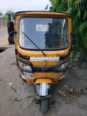 TVS King Cargo 2021 Orange