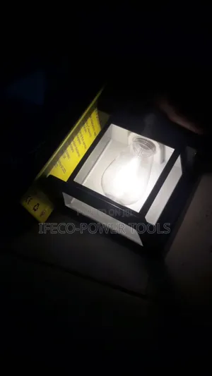 Solar-powered Motion Sensor Wall Light Used For Outdoor Lighting
