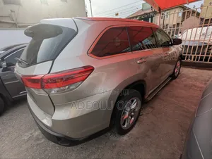Toyota Highlander Limited 4dr SUV (3.5L 6cyl 6A) 2015 Gold