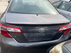 Toyota Camry SE 4dr Sedan (2.5L 4cyl 6A) 2013 Gray